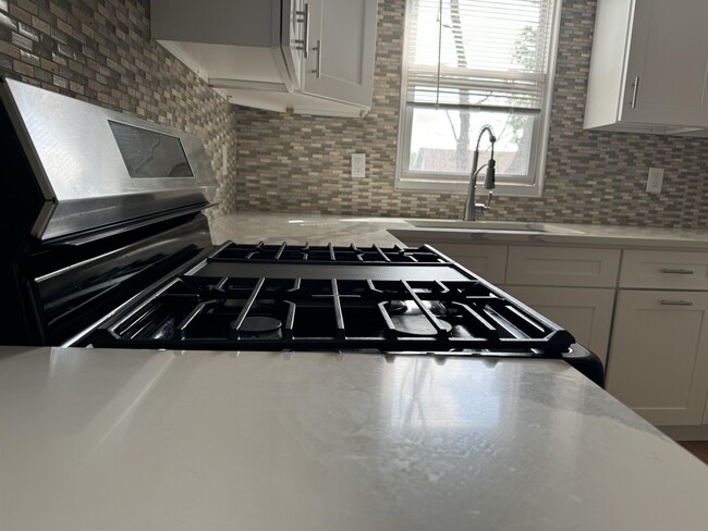 Building Photo - 143 W 2nd St