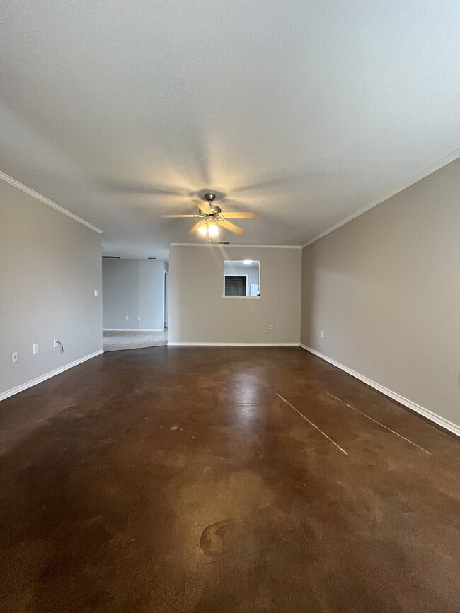 Building Photo - Pre-Leasing for Summer/Fall 2026 - Great 3/3/2 on quiet cul-de-sac street