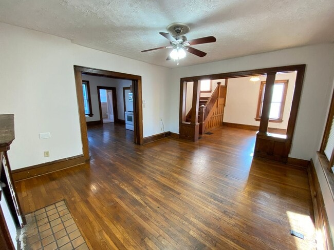Foto del edificio - 338 E 18th Ave
