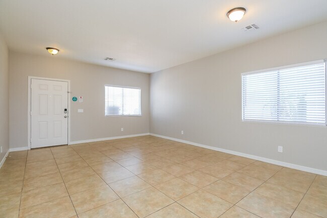 Foto del edificio - 6529 W Pioneer St