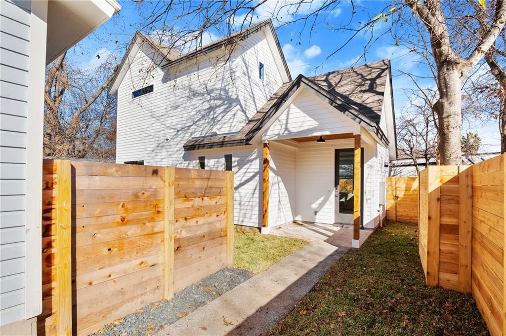 Foto principal - 2916 Gonzales St