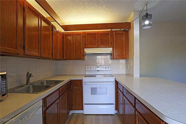 Foto del edificio - 5219 Cedarbend Dr