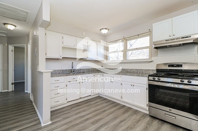 Building Photo - 1137 Maple Ave