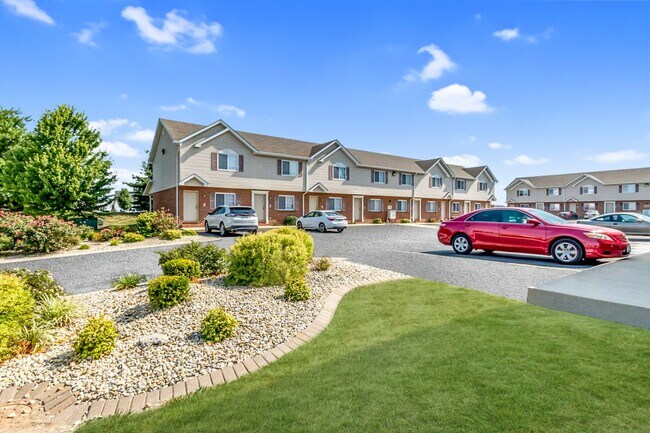 Building Photo - 740 Fountain View Dr