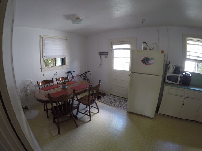 Foto del edificio - 305 NW 15th Ter