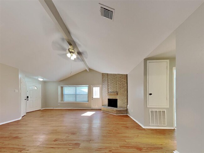 Foto del edificio - 1545 Miller Ave