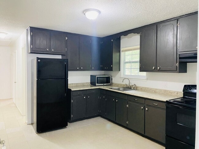 Building Photo - 3617 Clayton Dr