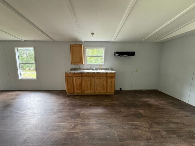 Building Photo - 3 Bedroom Home for Rent