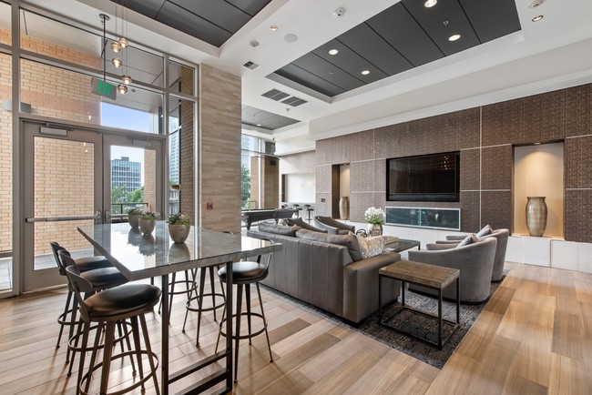 Building Photo - Residences at Washington Square - 1 bedroom