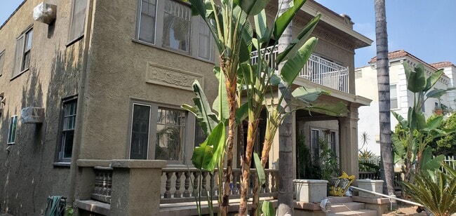 Front View - 141 S Kenmore Ave