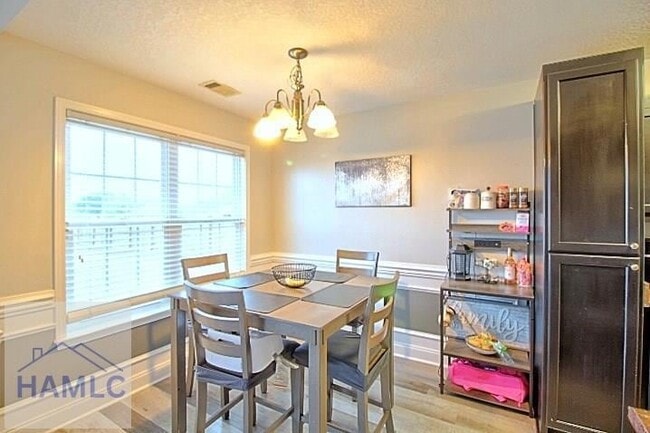 Foto del edificio - 77 Mancey Garrason Lp