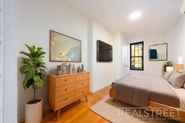 Foto del edificio - 3 bedroom in BROOKLYN NY 11221