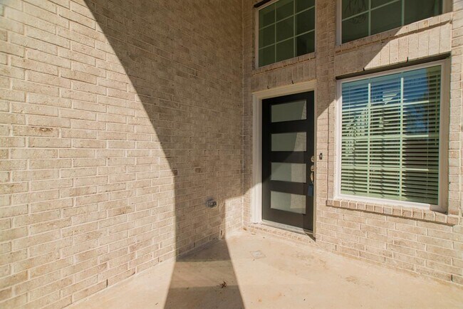 Building Photo - 114 Hidden Peak Dr