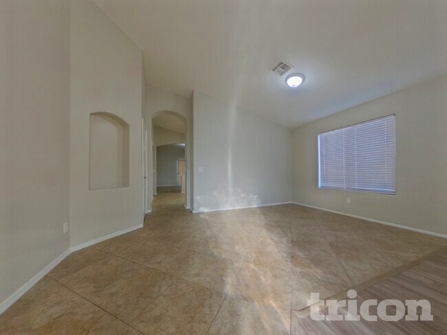 Foto del edificio - 2116 S 160th Ln