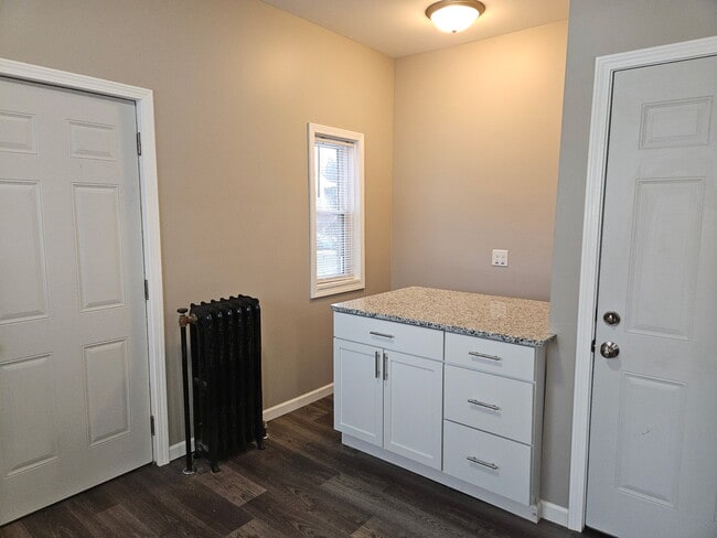 Building Photo - 720 Broad St