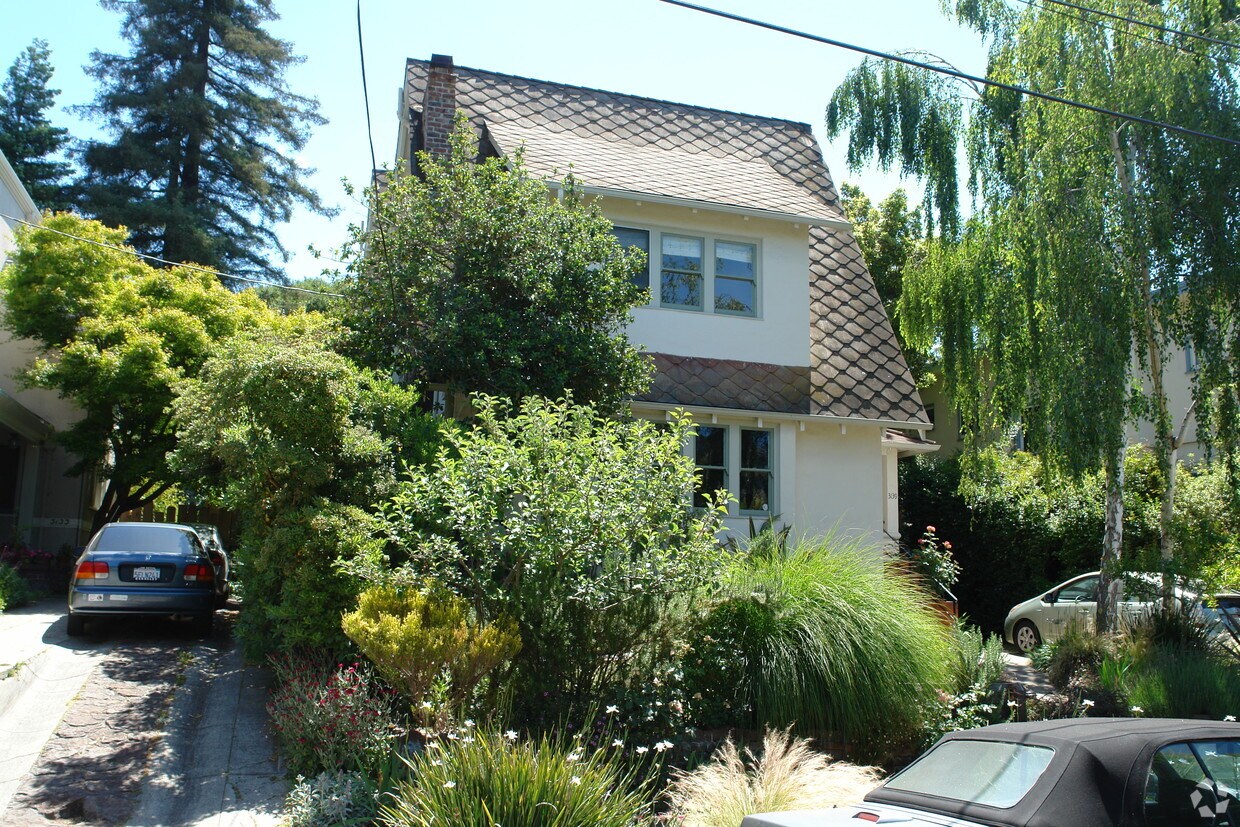 Foto del edificio - 3139 Lewiston Ave