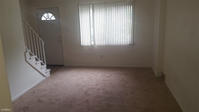 Building Photo - 2 br, 1 bath  - 334 E Pike St