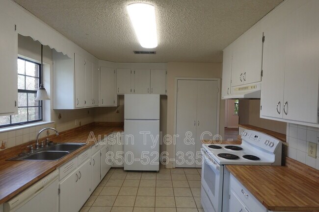 Building Photo - 3164 Redbud Ln