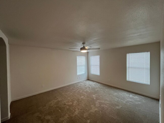 Building Photo - Beautiful home ready for rent