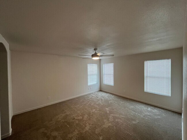 Foto del edificio - Beautiful home ready for rent