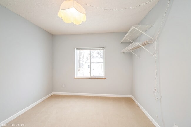 Foto del edificio - 3740 Kencrest Dr NE