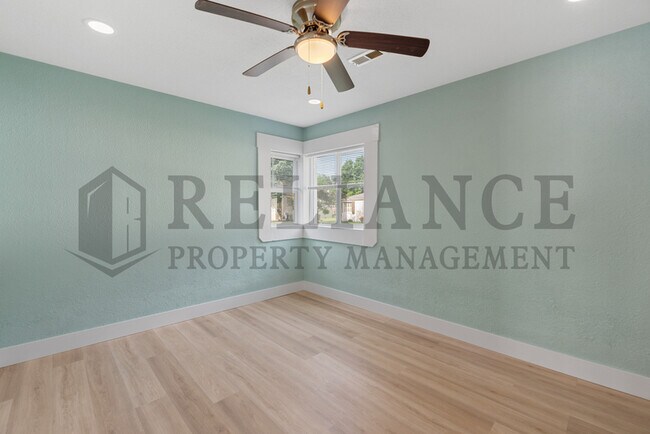 Building Photo - 522 Sunnyside Ct