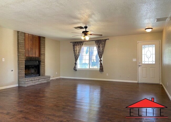 Building Photo - NORTHWEST SOLAR HOME!!