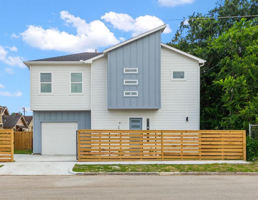 Foto principal - 2308 Campbell St