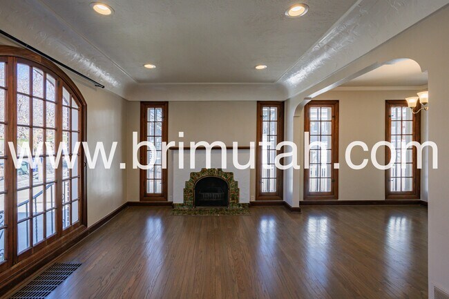 Building Photo - 1572 Kensington Ave