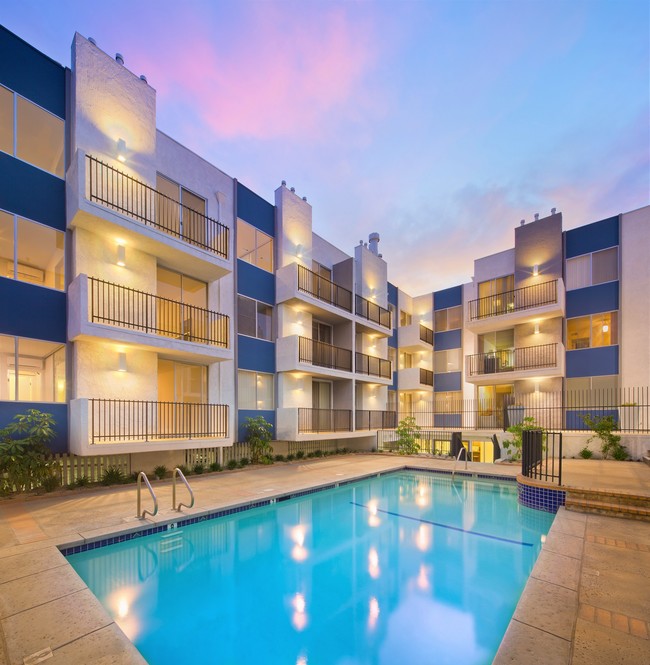 Piscina exterior del LP - Lafayette Park Apartments