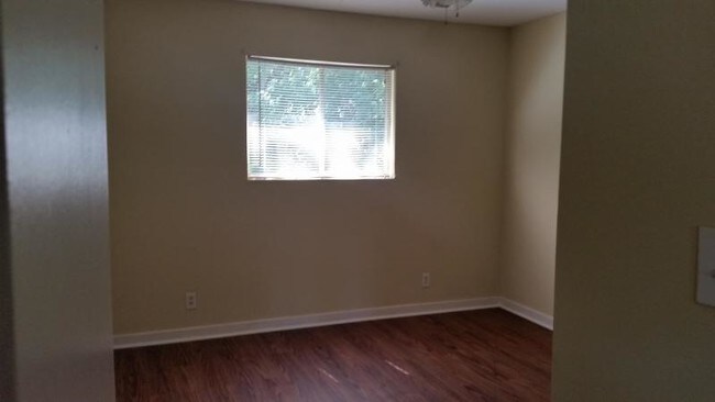 Foto del edificio - 1334 Oshaughnessy Ave NE
