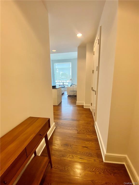 Building Photo - 250 E 49th St