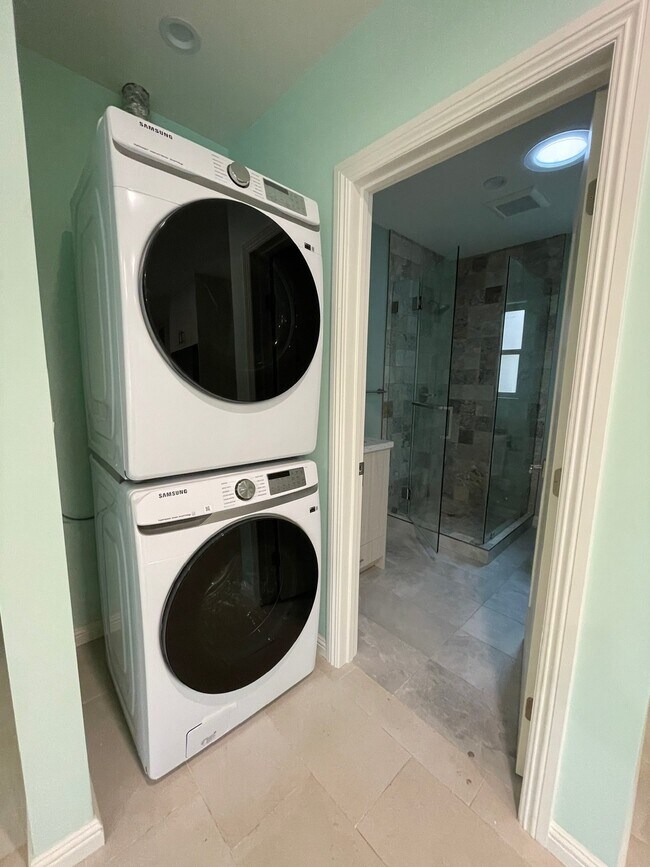 W-D in unit - 4131 Chevy Chase Dr