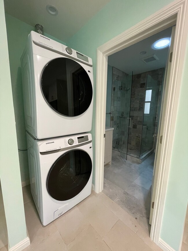 W-D in unit - 4131 Chevy Chase Dr