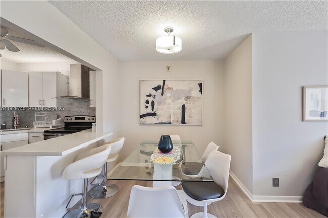 Foto del edificio - 313 Knotty Pine Cir