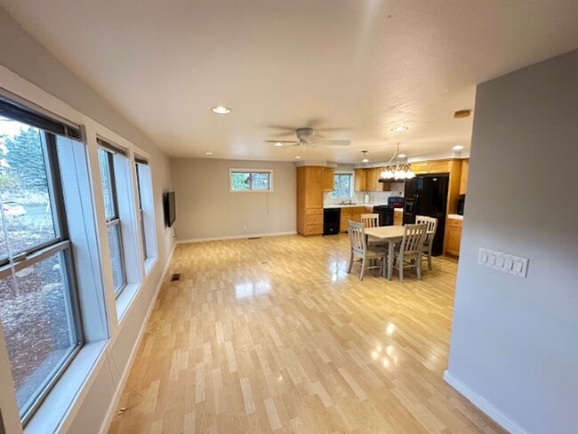 Foto del edificio - Large and bright 1 Bedroom in Glenshire