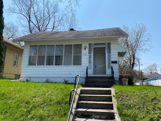 Foto principal - 232 E Irvington Ave
