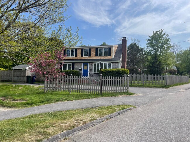 Photo - 56 Willow St House