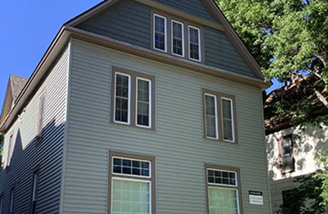 Building Photo - 1410 7th St SE