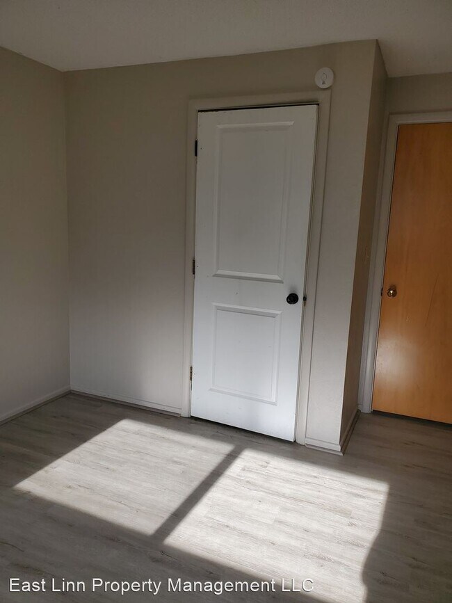 3 br, 1.5 bath House - 750 Baker St - 4