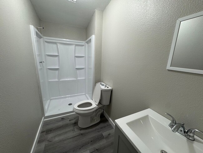 Foto del edificio - Completely Remodeled • 3 Bed • 2 Bath • Ne...