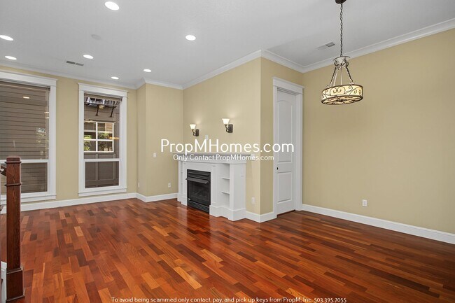 Foto del edificio - Beautiful Two Bedroom Townhouse In Humboldt - End Unit!