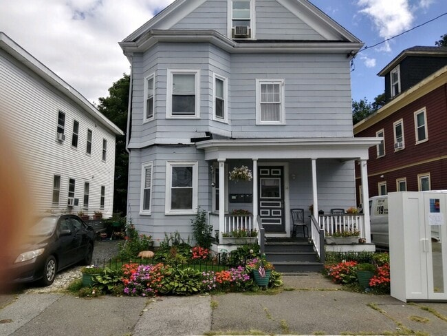 Building Photo - 14 Blaine Ave