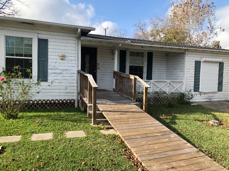 Primary Photo - 1425 Daytona Dr