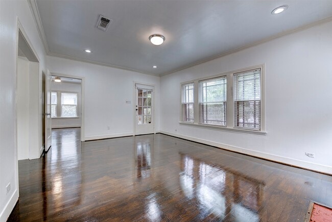 Building Photo - 2415 Elmen St