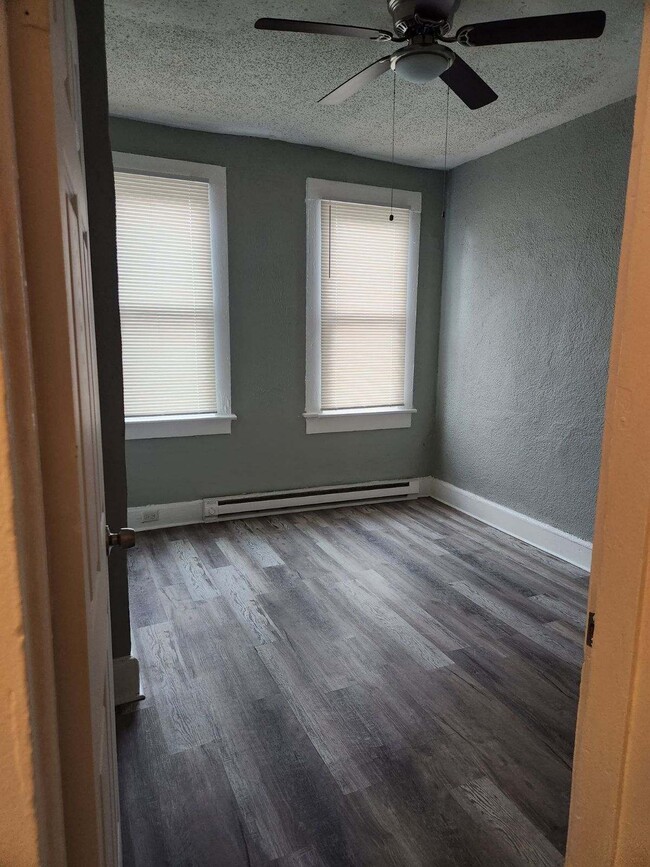 Building Photo - 1542 Dungee St