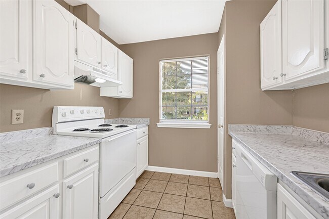 Foto del edificio - 2030 Plantation Dr