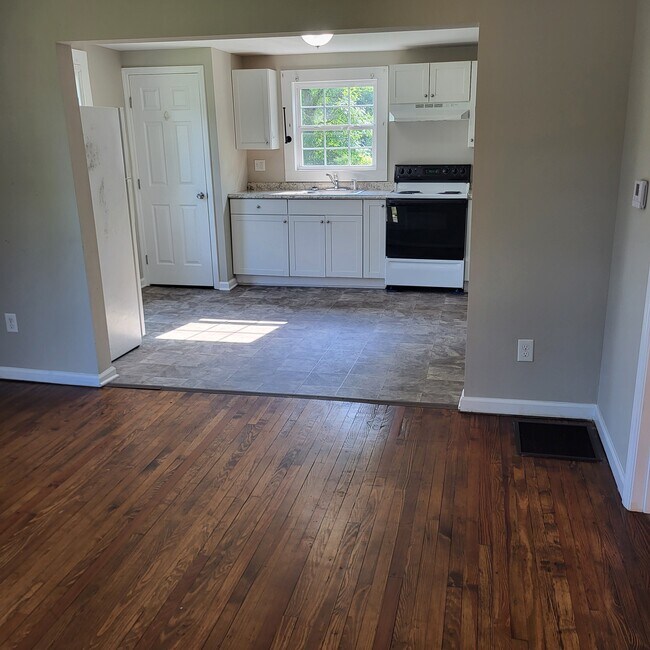 Building Photo - 506 Brantley Dr