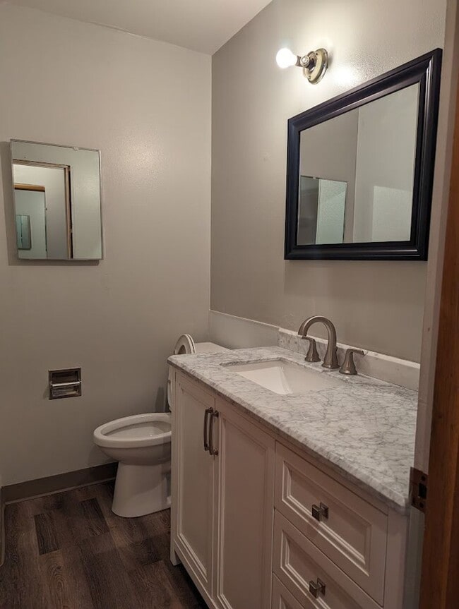 Building Photo - Charming 3 bedroom 1.5 bath Orchards house