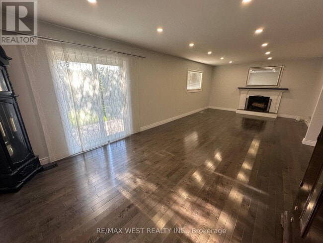 Building Photo - 437 Woodbridge Ave